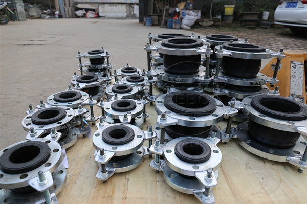 可曲撓橡膠接頭遇到臭氧會(huì)產(chǎn)生什么反應(yīng)