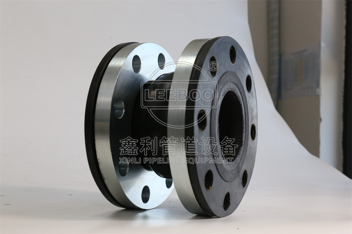 <strong>大口徑橡膠接頭的特點(diǎn)及應(yīng)用</strong>