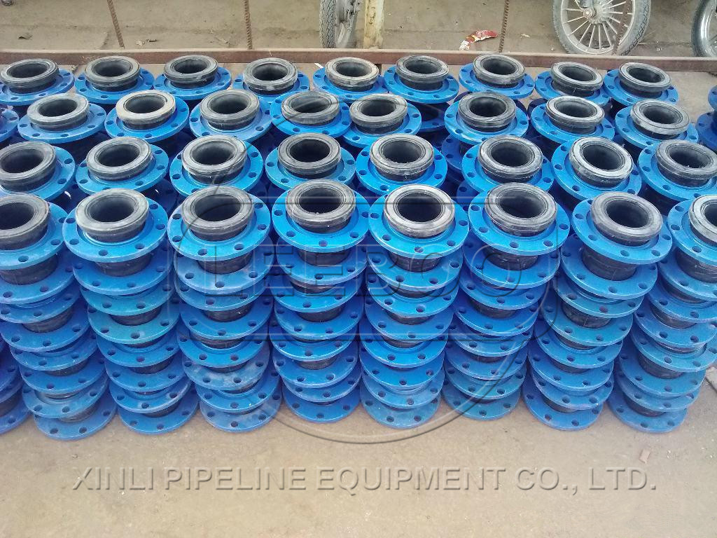 西藏山南地區(qū)耐高溫<a href=http://www.xinligd.com target=_blank class=infotextkey>橡膠接頭</a>鑫利配貨車間